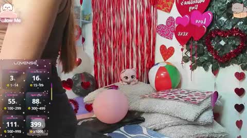 Snapshot of destinyhills_ chatting on February 13, 2026, 12:01 pm Destiny online show from February 13, 2026, 12:01 pm