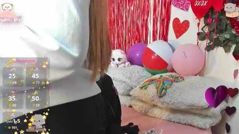 Snapshot of destinyhills_ chatting on February 19, 2026, 12:01 pm Destiny online show from February 19, 2026, 12:01 pm