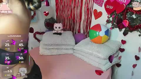 Snapshot of destinyhills_ chatting on February 23, 2026, 12:02 pm Destiny online show from February 23, 2026, 12:02 pm