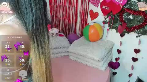 Snapshot of destinyhills_ chatting on February 24, 2026, 12:14 pm Destiny online show from February 24, 2026, 12:14 pm