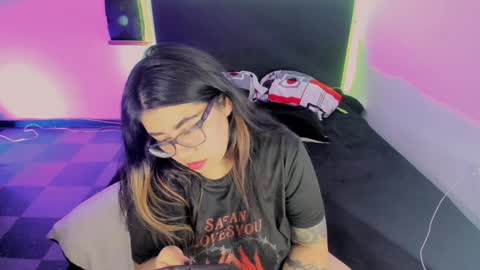 Snapshot of devilfox29 chatting on January 19, 2025, 2:15 am L I NA online show from January 19, 2025, 2:15 am