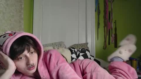 poutyangel online show from November 7, 2025, 5:51 am