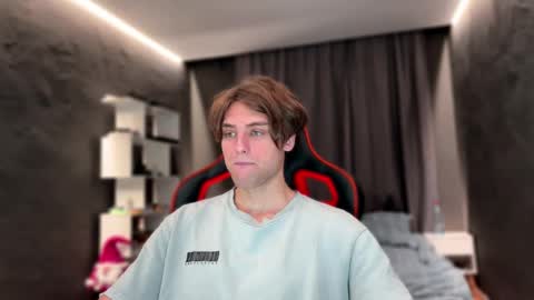 devilnut1 online show from November 13, 2025, 6:23 am