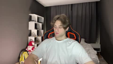 devilnut1 online show from November 17, 2025, 6:19 am