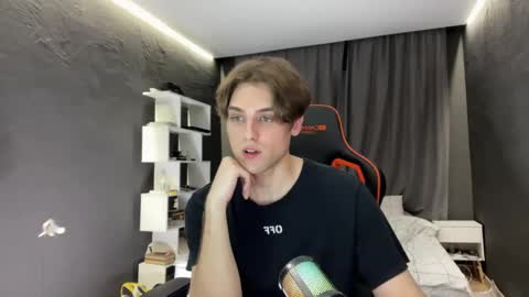 devilnut1 online show from November 21, 2025, 5:00 pm