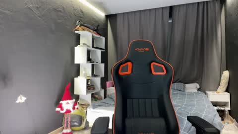 devilnut1 online show from November 28, 2025, 9:01 am