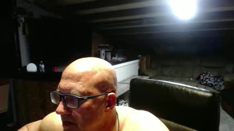 Snapshot of devilwarrior0511 chatting on May 11, 2026, 1:44 am Donthate73 online show from May 11, 2026, 1:44 am