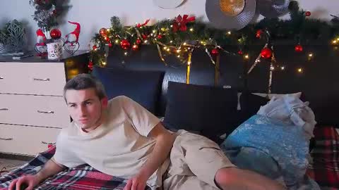 devin_ho online show from December 14, 2024, 8:29 pm