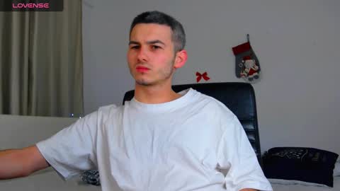 devin_ho online show from December 29, 2024, 7:43 pm