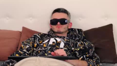 devin_ho online show from February 27, 2025, 5:02 am