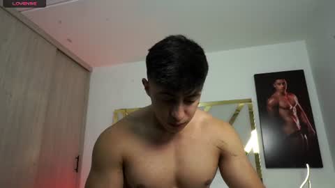 Snapshot of devin_hunter chatting on July 20, 2026, 11:29 pm Devin Hunter online show from July 20, 2026, 11:29 pm