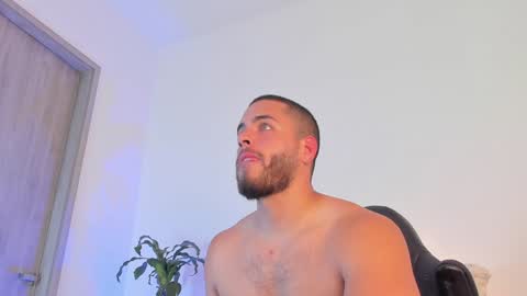 Snapshot of devoncollins chatting on February 3, 2025, 12:04 am Devon Collins Independent model online show from February 3, 2025, 12:04 am