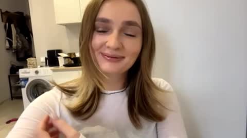 Snapshot of devoramarkuson chatting on November 18, 2025, 11:36 am Mira online show from November 18, 2025, 11:36 am