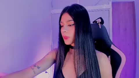 Snapshot of devours_fire chatting on June 25, 2026, 11:53 pm Sara 3 online show from June 25, 2026, 11:53 pm