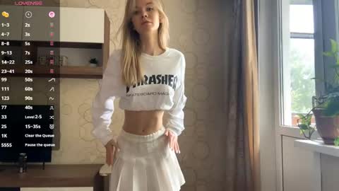dewdropdoll online show from May 16, 2026, 5:26 am