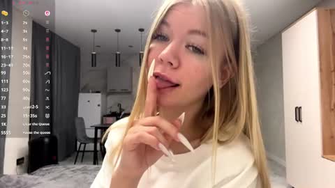Snapshot of dewdropdoll chatting on June 10, 2026, 7:02 pm dewdropdoll online show from June 10, 2026, 7:02 pm