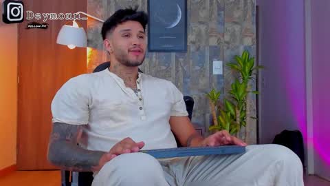 JULIAN online show from September 29, 2025, 10:14 pm