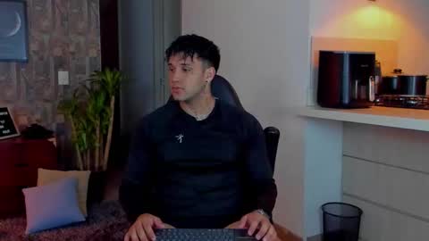 JULIAN online show from November 30, 2025, 12:14 am