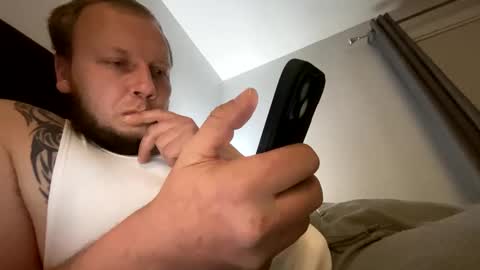 Snapshot of deznuts130 chatting on January 17, 2025, 2:08 am deznuts130 online show from January 17, 2025, 2:08 am