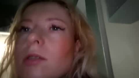 Snapshot of dgesika254182 chatting on January 24, 2025, 5:31 am dgesika254182 online show from January 24, 2025, 5:31 am