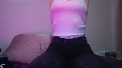 Snapshot of dghyfhjug chatting on December 11, 2024, 11:32 pm Sammie online show from December 11, 2024, 11:32 pm