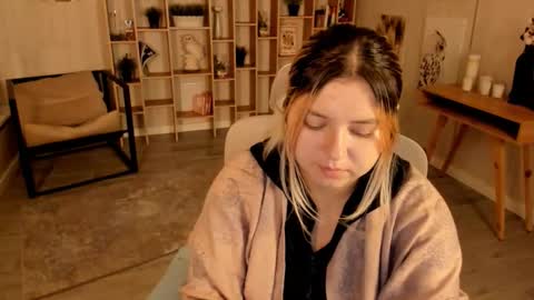 Dia online show from September 19, 2025, 2:46 am