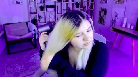 Dia online show from September 19, 2025, 9:26 pm