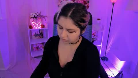 Dia online show from October 8, 2025, 7:55 pm