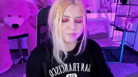 Dia online show from November 25, 2025, 10:54 pm