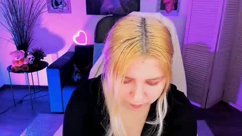 Dia online show from November 26, 2025, 7:04 pm