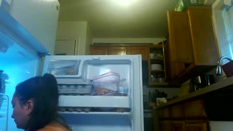 Snapshot of diamondmonroexo chatting on May 27, 2026, 4:37 pm DiamondMonroeXo online show from May 27, 2026, 4:37 pm