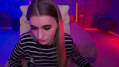 DiamondNina online show from April 16, 2026, 9:39 pm