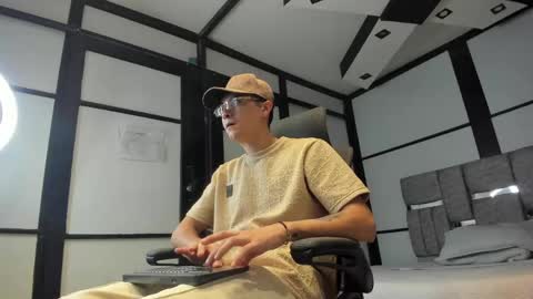 diamondss_1 online show from May 17, 2026, 8:38 pm