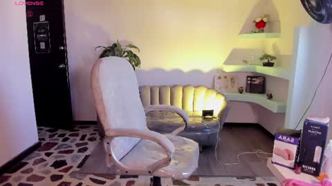 diamondss_1 online show from June 27, 2026, 12:10 pm
