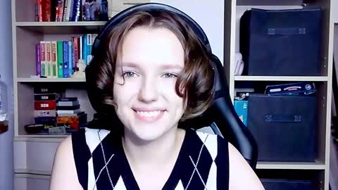 diana_back3 online show from October 3, 2025, 4:26 pm