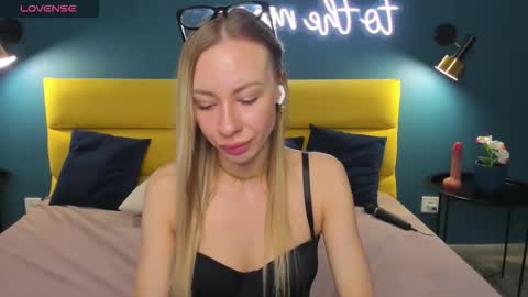 Diana  online show from September 27, 2025, 1:32 am