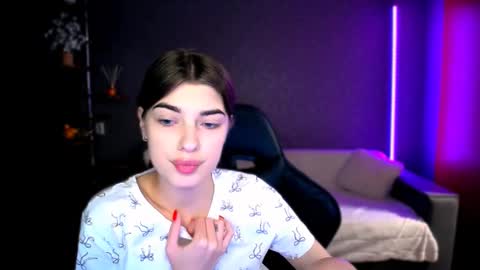 DIANA  online show from September 19, 2025, 5:13 pm