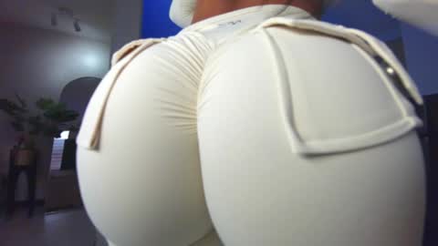 dianac1998 online show from January 7, 2026, 9:06 pm