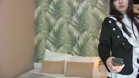 DianaPittman online show from September 15, 2025, 1:11 pm