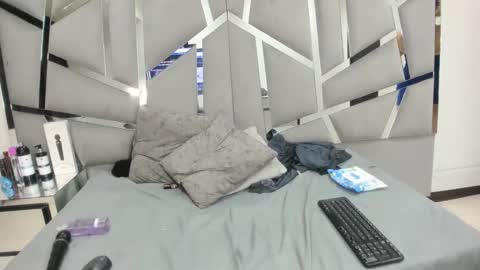 dianarous online show from December 9, 2024, 7:06 am