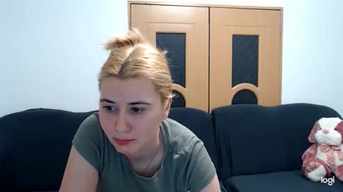 dianasmiey7 online show from February 9, 2025, 9:17 pm