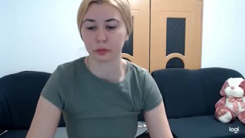 dianasmiey7 online show from February 13, 2025, 10:23 am