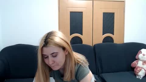 dianasmiey7 online show from March 8, 2025, 6:05 pm
