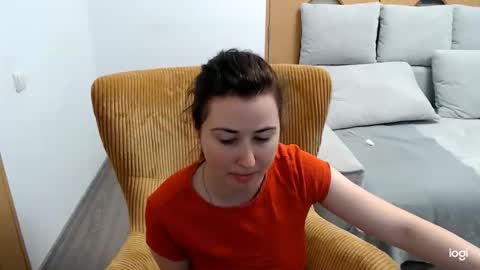 dianasmiey7 online show from April 17, 2026, 12:19 pm