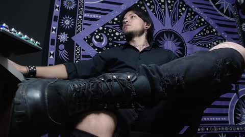 DICAPRIO online show from February 3, 2025, 3:38 pm