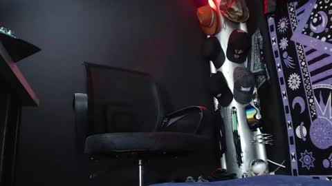 DICAPRIO online show from March 12, 2025, 6:44 pm