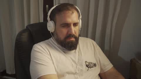 Snapshot of dicristalino chatting on May 8, 2026, 12:05 am Cristian Dipolino online show from May 8, 2026, 12:05 am