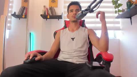 Diego lat online show from October 24, 2025, 9:44 pm