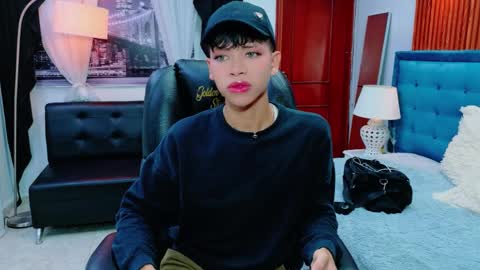 Snapshot of dilan_911 chatting on May 17, 2026, 7:32 pm DILAN online show from May 17, 2026, 7:32 pm