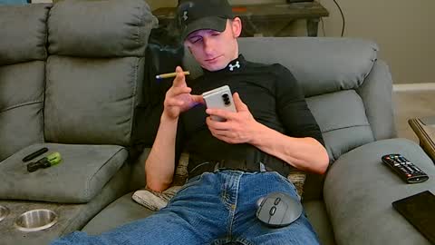 Snapshot of dilldough405 chatting on December 7, 2024, 3:25 am Dilldough405 online show from December 7, 2024, 3:25 am